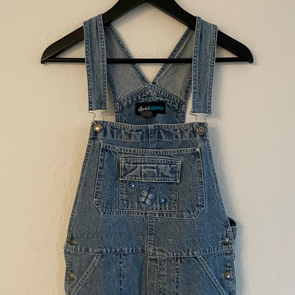 Overall shorts with flower embroidery. Medium. Dejableu.